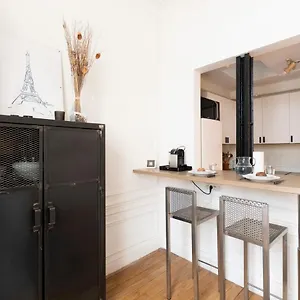 Guestready - Lovely Bright Flat With Private Patio Apartment